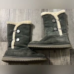 Koolaburra kinslei Gray Suede Boots with‎ Cream Fur Trim